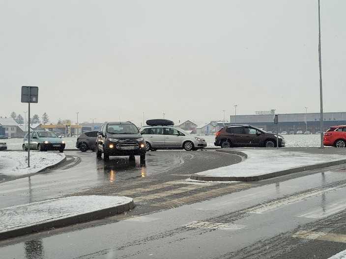 Gradiška danas u kolapsu: Vozi se sporo na svim pravcima (FOTO)